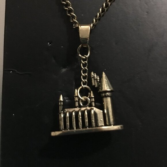 Harry Potter Hogwart's Castle Necklace - Costume Jewelry Drawer 3 - Picture 1 of 3